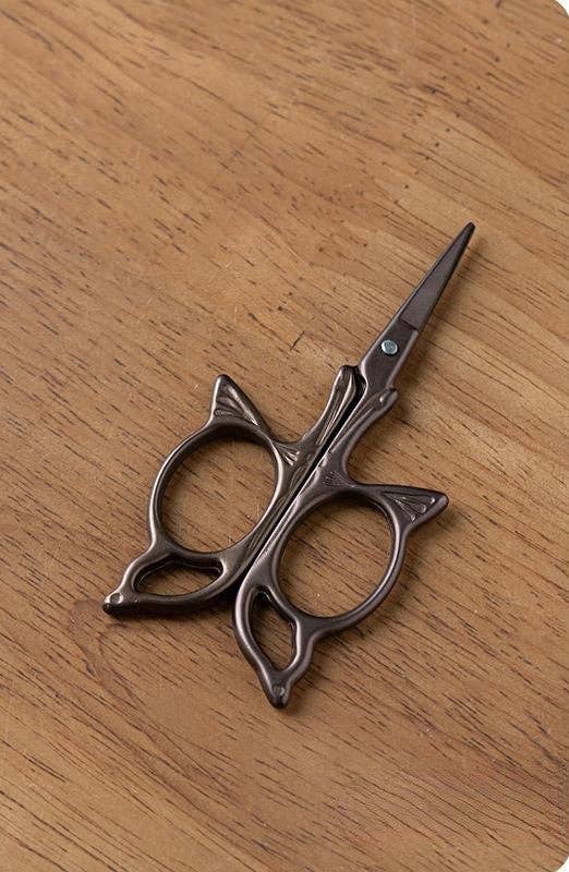 Vintage Style Embroidery Scissors with Random Brocade Sheath: Style 4